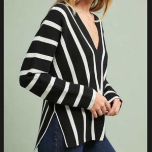 Anthropology: MOTH soft v neck sweater. Size M b&w